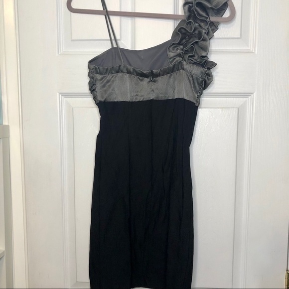 MYSTIC Ruffled One Shoulder Fitted Midi Dress - Picture 3 of 6